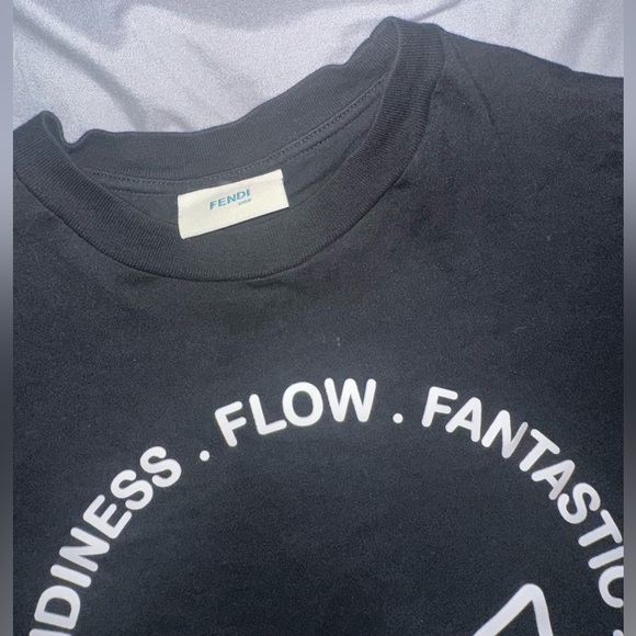 Kids FENDI t-shirt size 6 - Picture 3 of 4